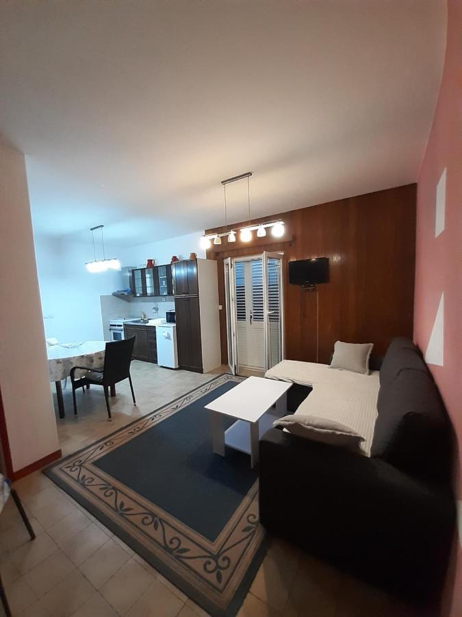 Apartments Cebalo - Ekonomija 코츌라 외부 사진